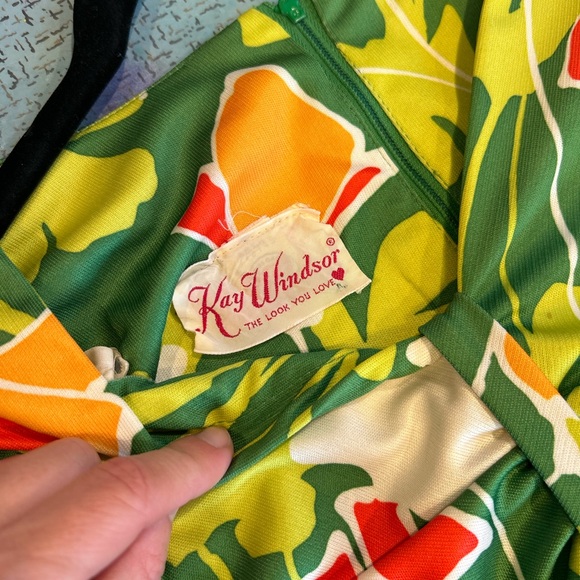 1970s Spring Green Floral - Picture 2 of 14